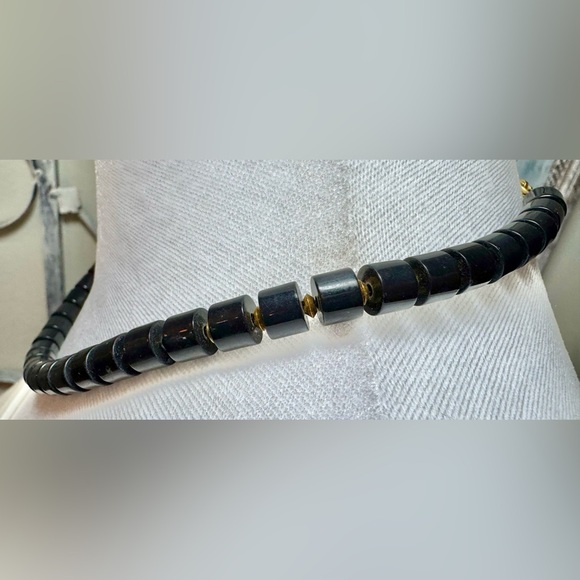 Vintage Signed Napier Black Lucite & Gold-tone Seed Bead Neckl - Picture 6 of 10